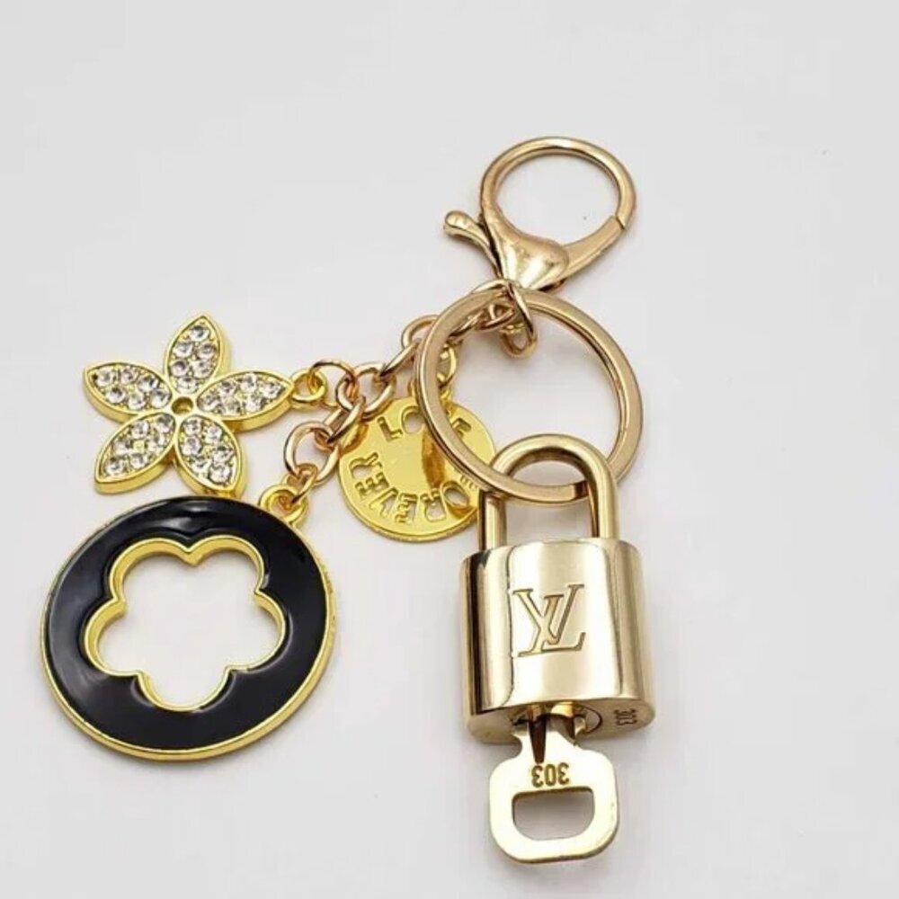 LV Authentic Gold Padlock 🔒 Key Set w/ Unbranded Flower Keychain Charm - Picture 4 of 8